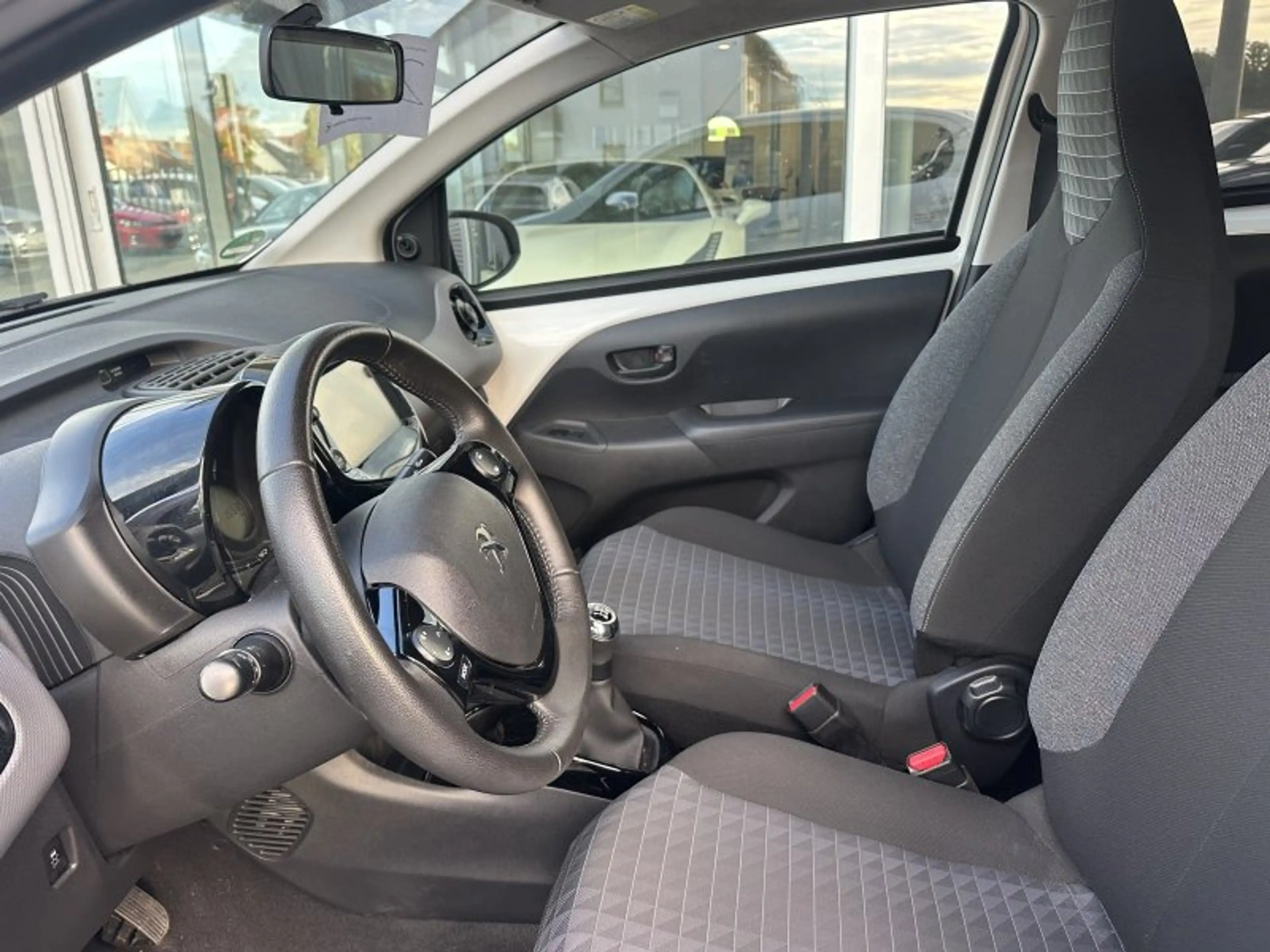 Peugeot 108 1.0 VTi Style Klima Parktronic 5-Türen — photo 10