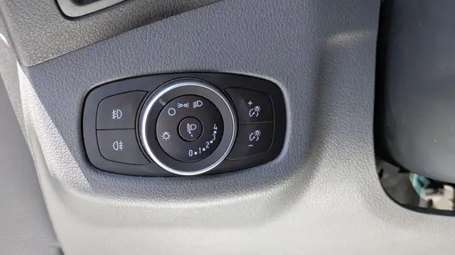 Ford Tourneo Connect view 13