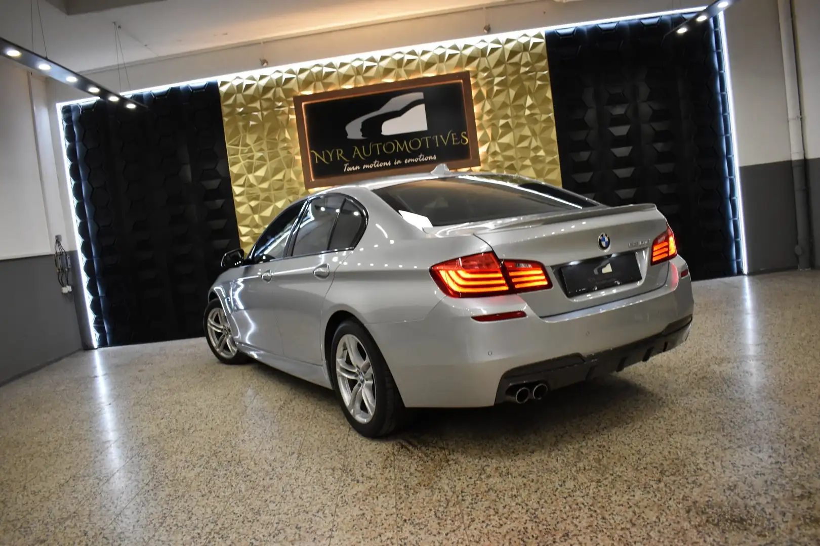 BMW 530 d Aut LCI, M-PERFORMANCE, SHD, LED, HUD, ACC, NAVI Silber - 2