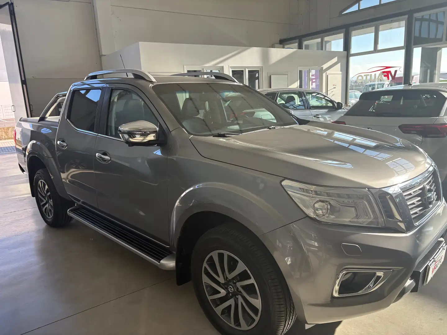 Nissan Navara Navara III  2.3 dci d.cab Tekna 4wd 190cv E6 Gris - 1