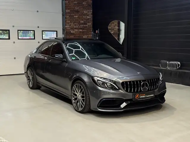 Mercedes-Benz C-Class view 3