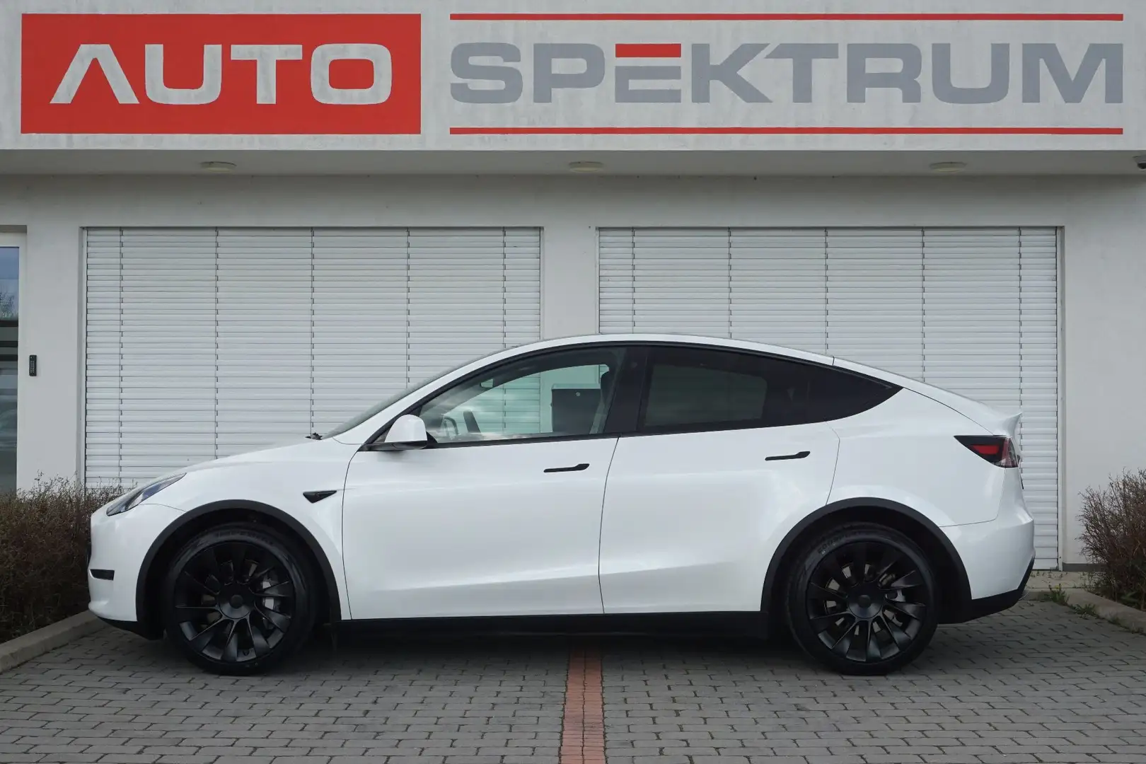 Tesla Model Y Long Range AWD 79kWh | € 311 mtl | Enh. Autopilot Weiß - 2