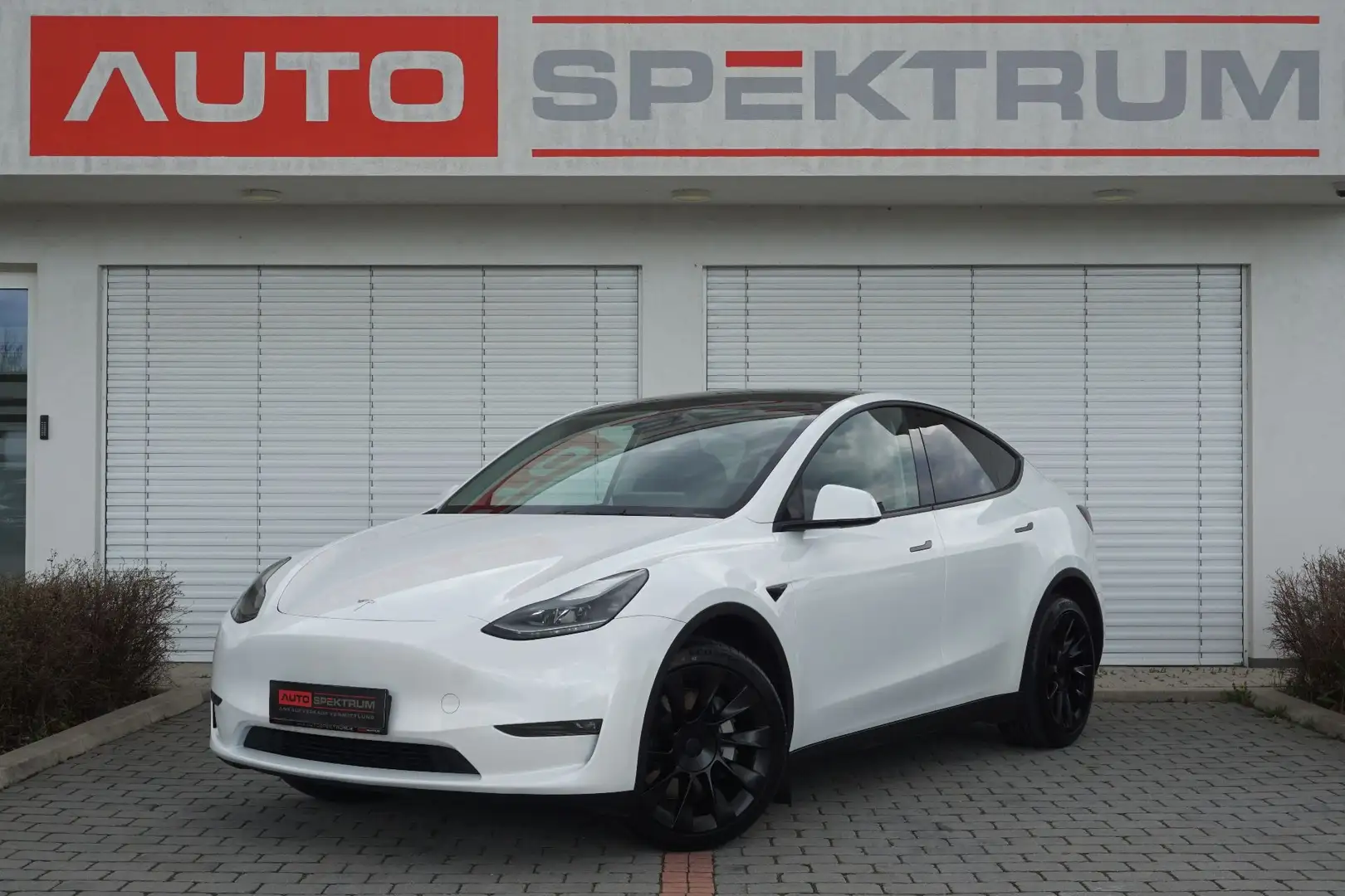 Tesla Model Y Long Range AWD 79kWh | € 311 mtl | Enh. Autopilot Weiß - 1