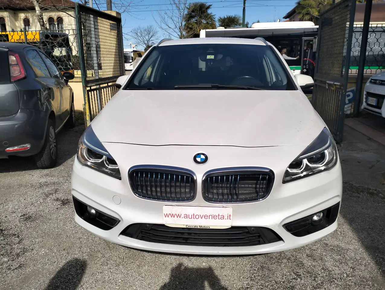 BMW 225