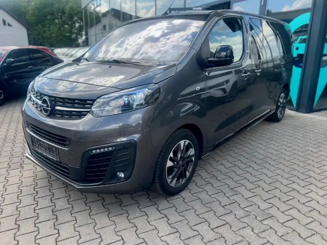 Opel Zafira Life INNOVATION M Automatik +Leder+AHK+PanoDach+8-Sitze