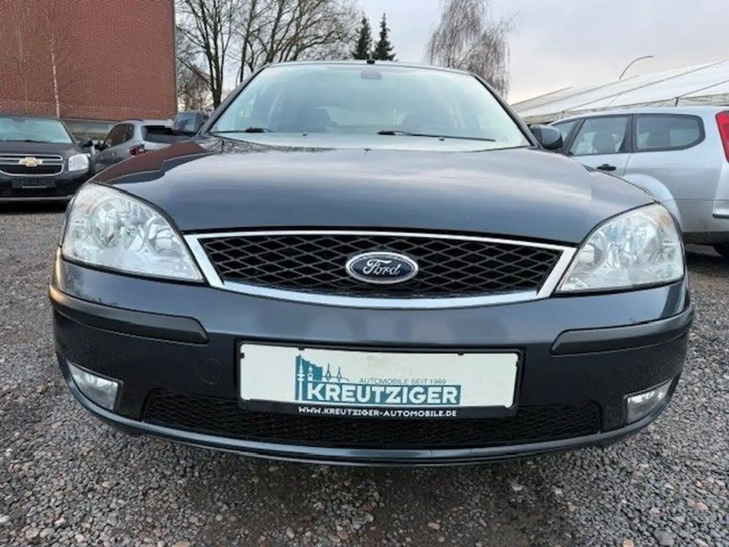 Ford Mondeo 1.8 Futura X Schwarz - 2