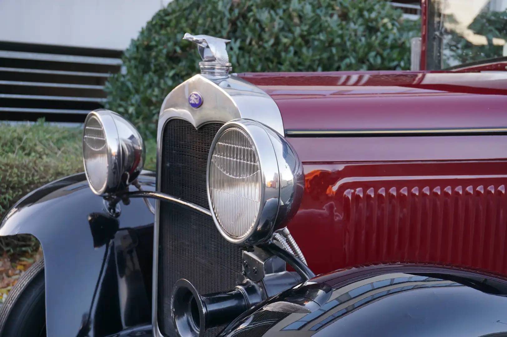 Oldtimer Ford Model A Tudor mit Kilometertacho, Oldtimer Rot - 2
