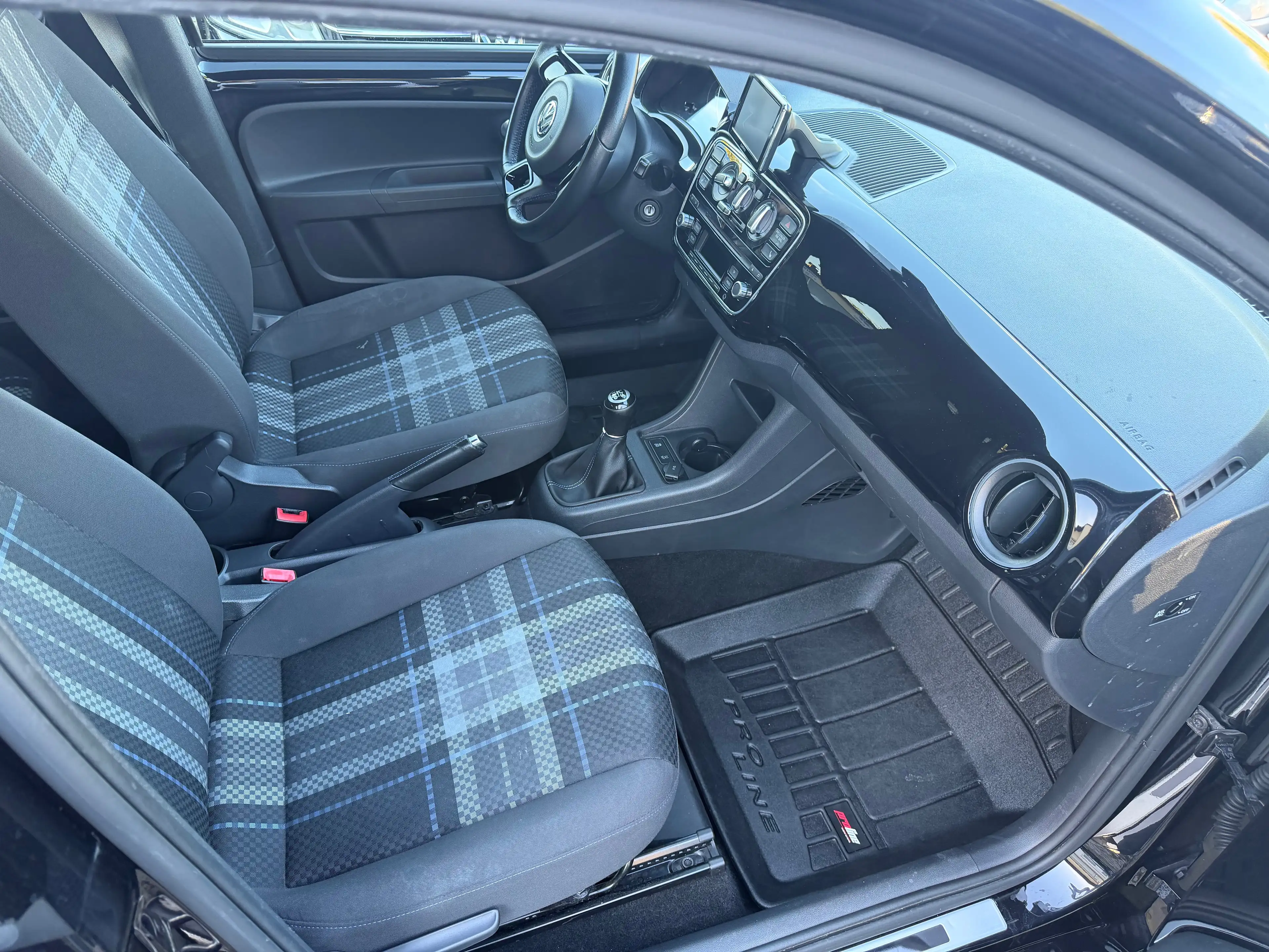 Volkswagen up! club up! /17-Zoll Alu /Heckspoiler /Sitzheizung/Klima — photo 9