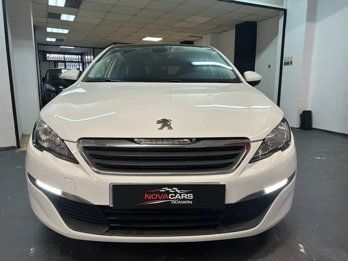 Peugeot 308 1.2 e-THP PureTech S&S Business Line Blanco - 2