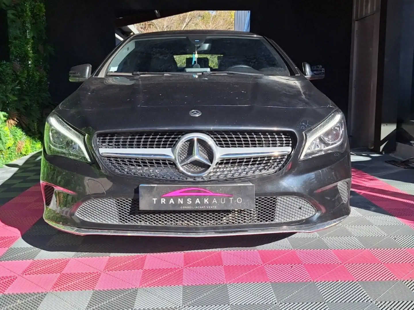 Mercedes-Benz CLA 200 CLASSE 200 d 7-G DCT Sensation ~ 136 ch ~ Caméra de Recul ~ Radar 360° ~ Sièges Cuir/Tissus ~ Régulateur/Limiteur de vite Noir - 2