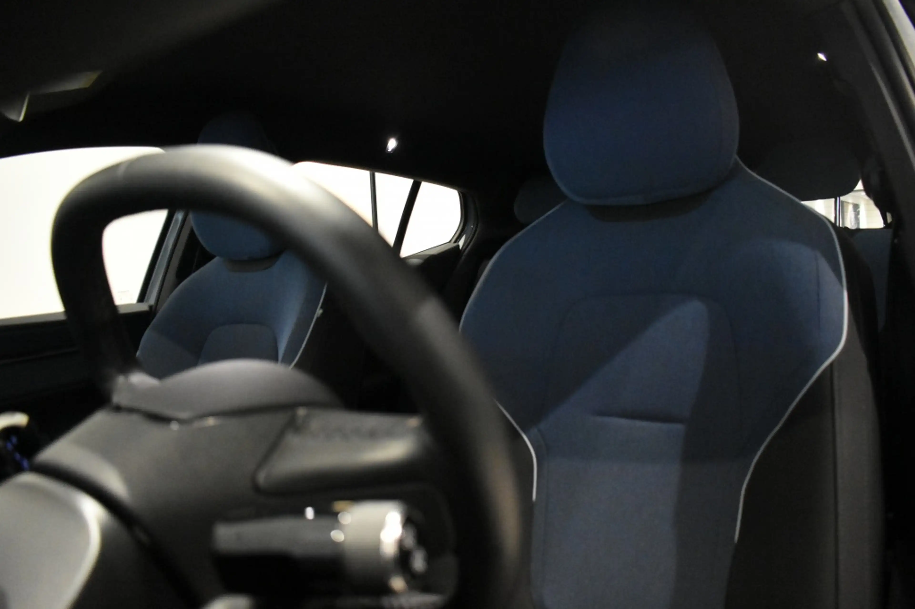 Volvo EX30 Extended Core 272pk/69kWh | Climate | Camera — photo 4