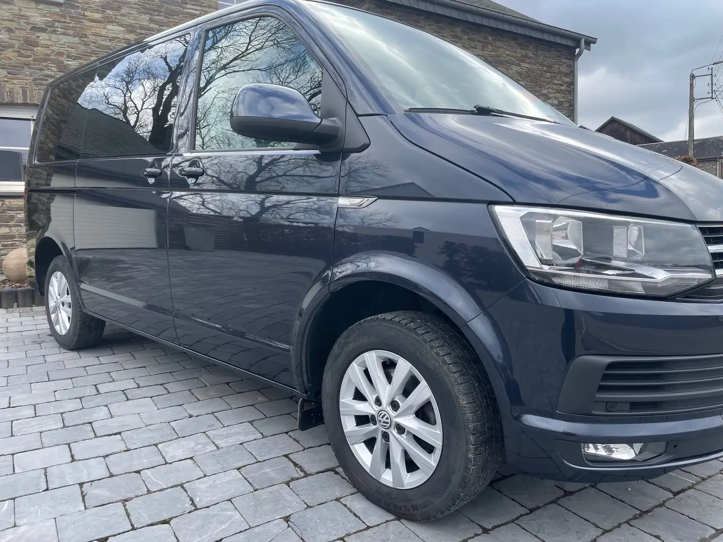 Volkswagen T6 Caravelle 2.0 TDi SCR BMT Comfortline (EU6d-TEMP) Bleu - 2