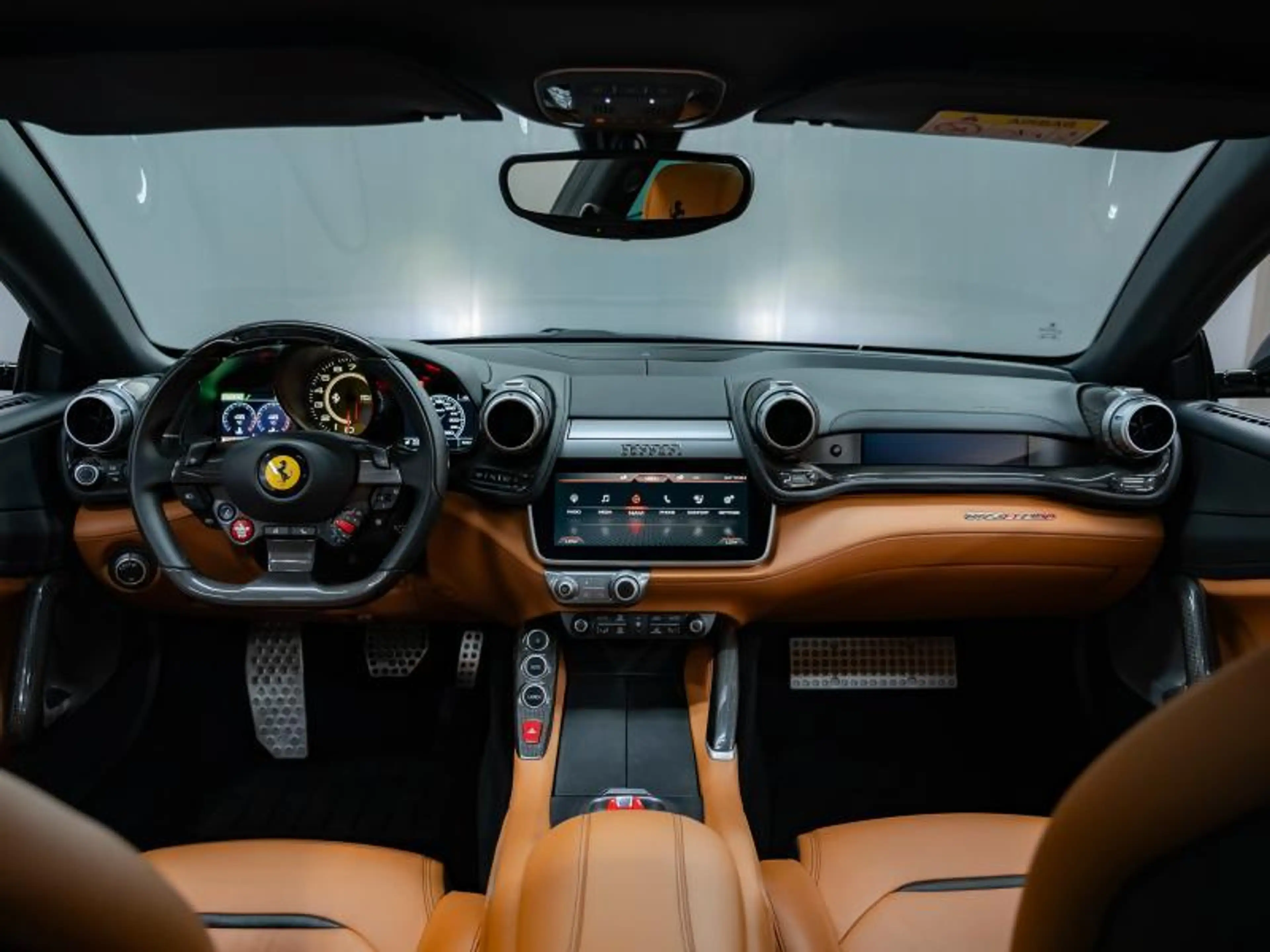 Ferrari GTC4 Lusso V12 — photo 11