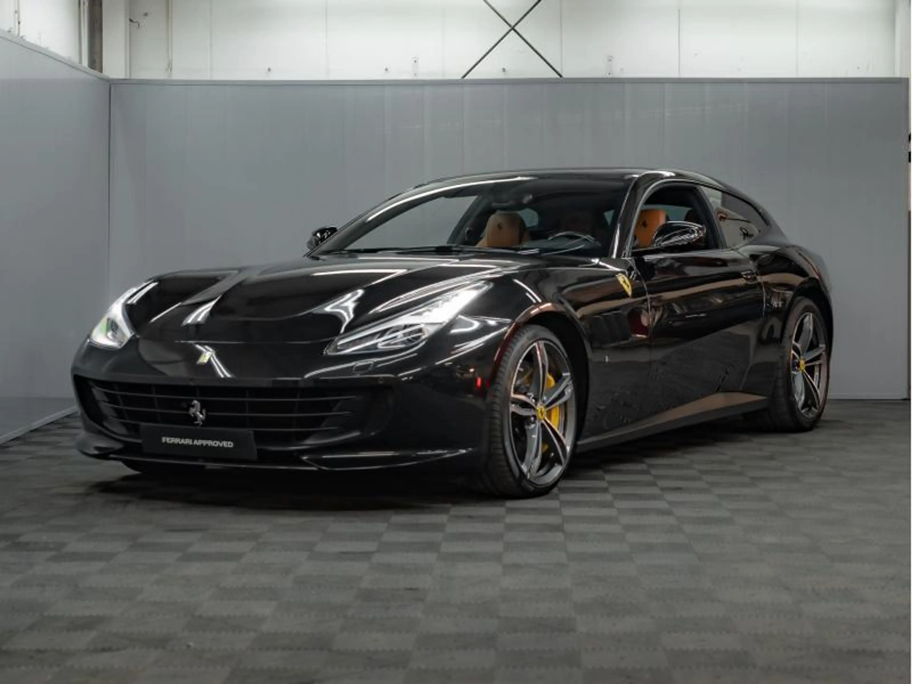 Ferrari GTC4 Lusso V12 — photo 7