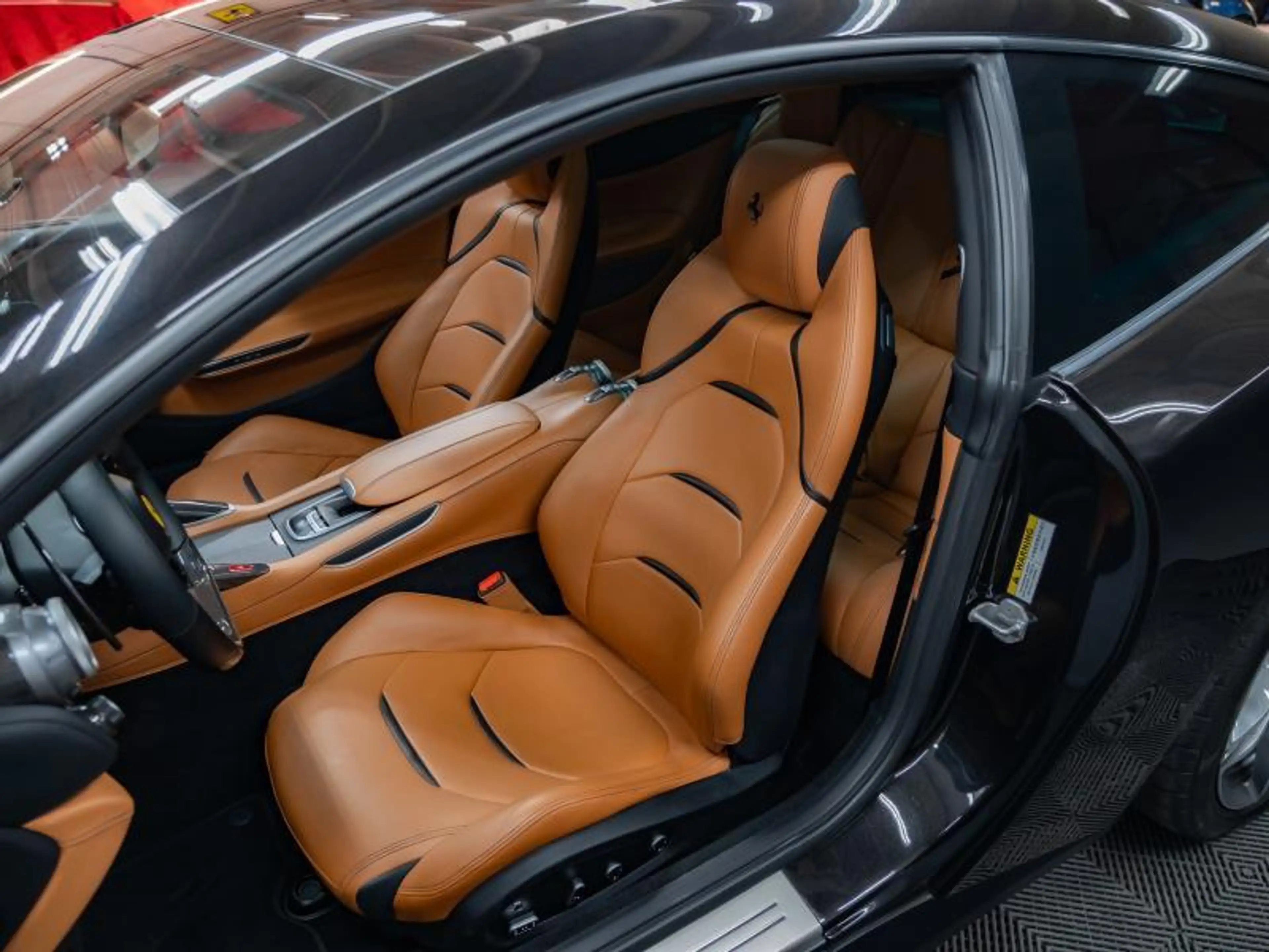 Ferrari GTC4 Lusso V12 — photo 9