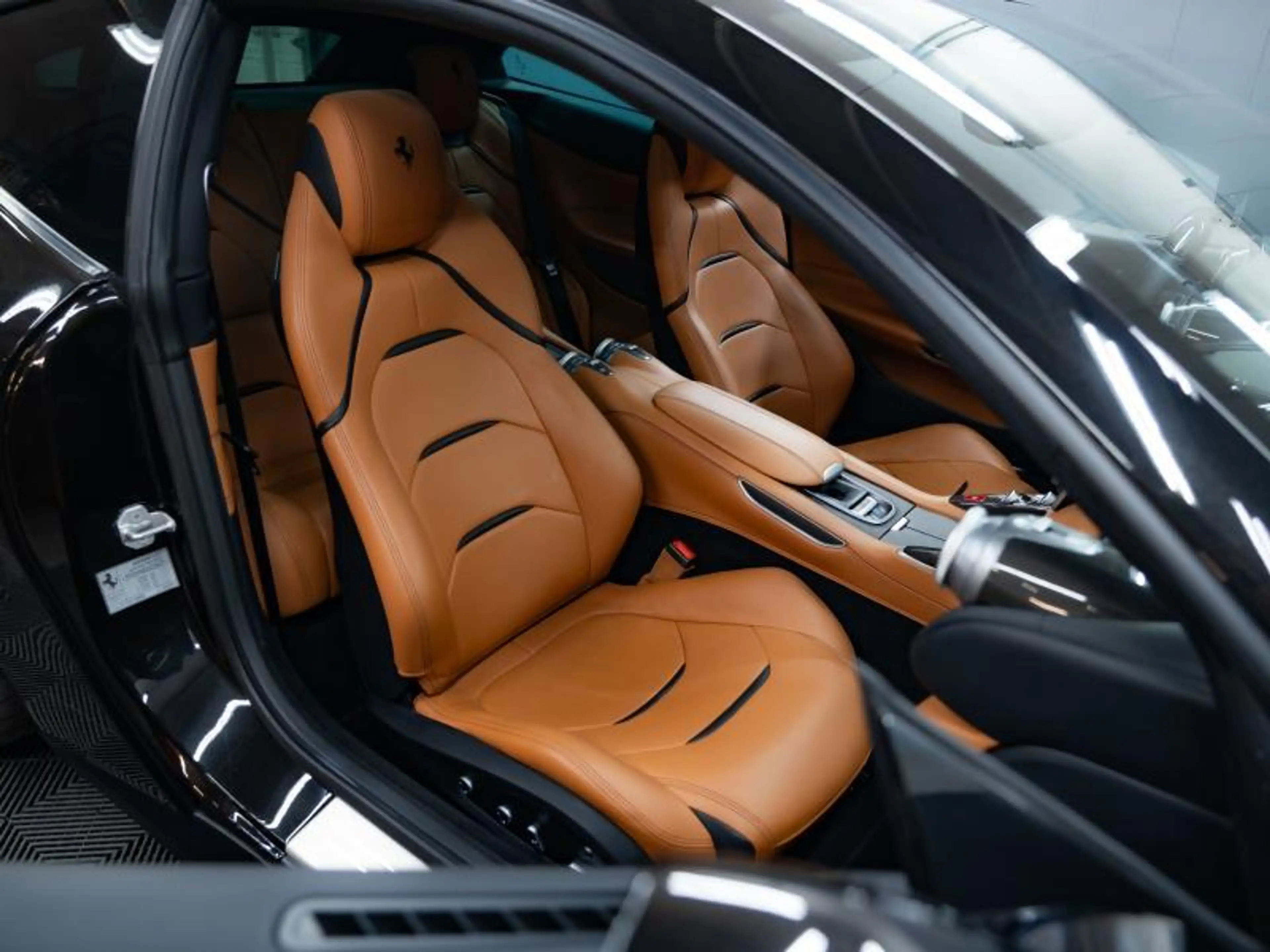 Ferrari GTC4 Lusso V12 — photo 10