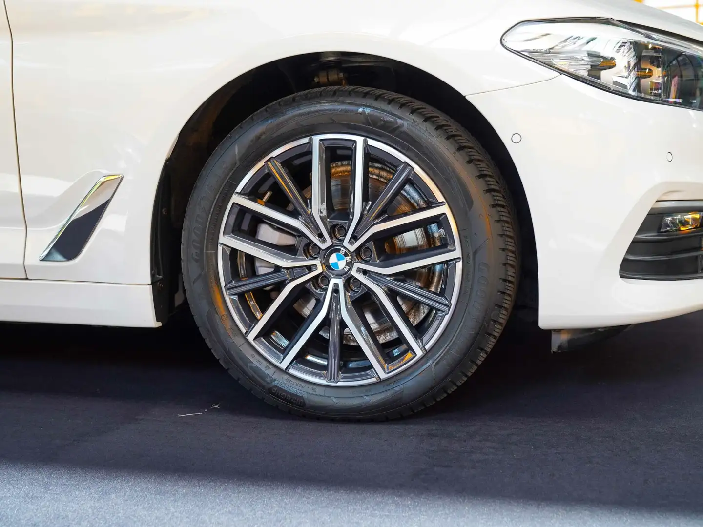 BMW 520 520 d Display Key Schiebedach M-Lenkrad Anhänge White - 2