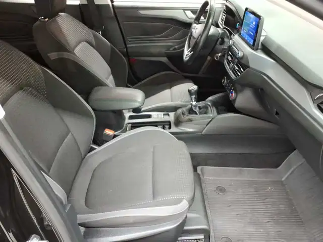 Ford Focus view 8