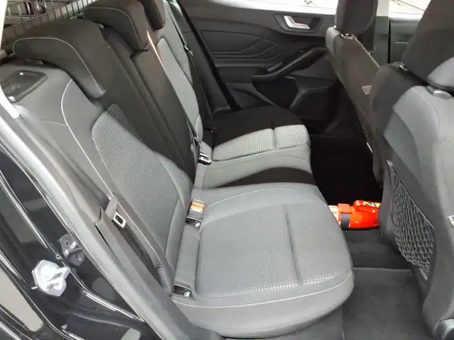 Ford Focus view 14