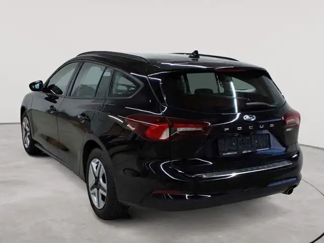 Ford Focus view 5