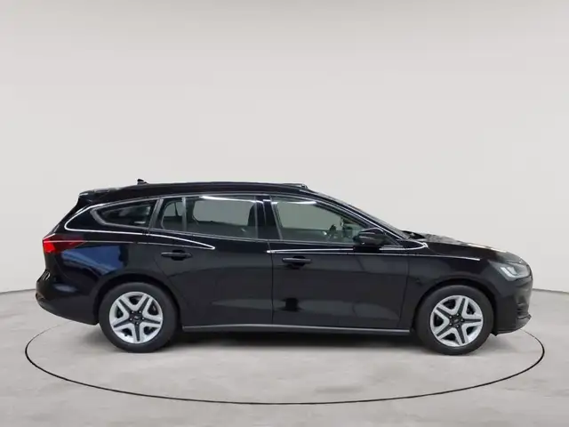 Ford Focus view 3