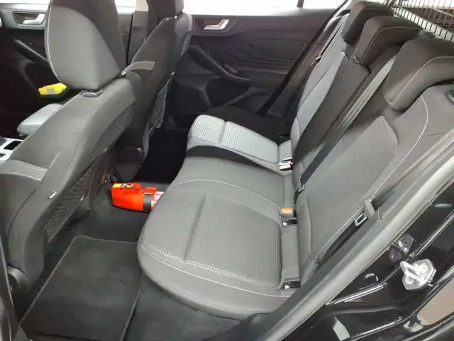 Ford Focus view 13