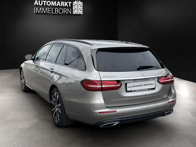 Mercedes-Benz E-Class view 5