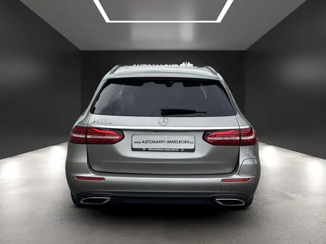 Mercedes-Benz E-Class view 10
