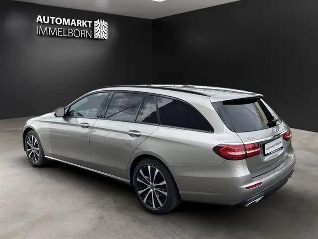 Mercedes-Benz E-Class view 6