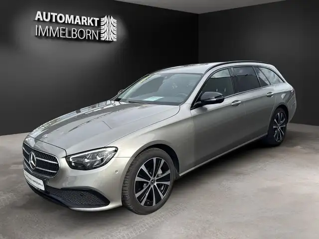 Mercedes-Benz E-Class view 4
