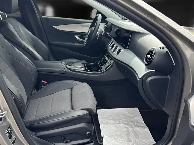 Mercedes-Benz E-Class view 13
