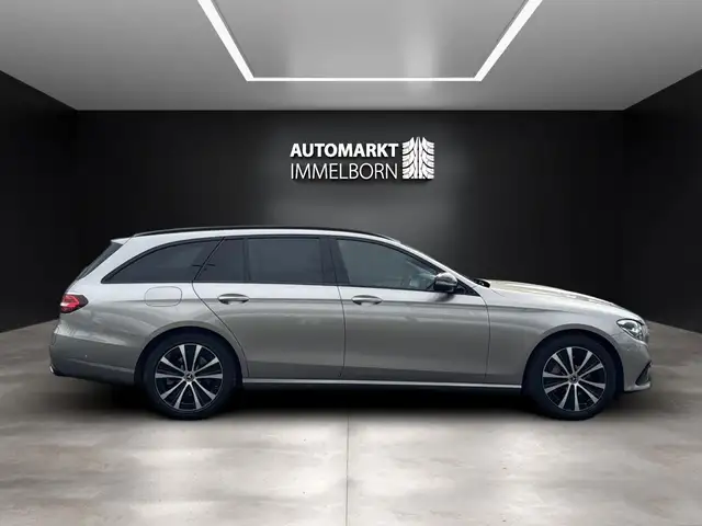 Mercedes-Benz E-Class view 11