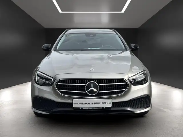 Mercedes-Benz E-Class view 9