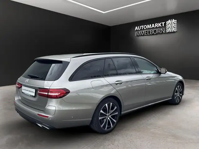 Mercedes-Benz E-Class view 8