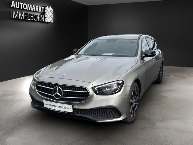 Mercedes-Benz E-Class view 3