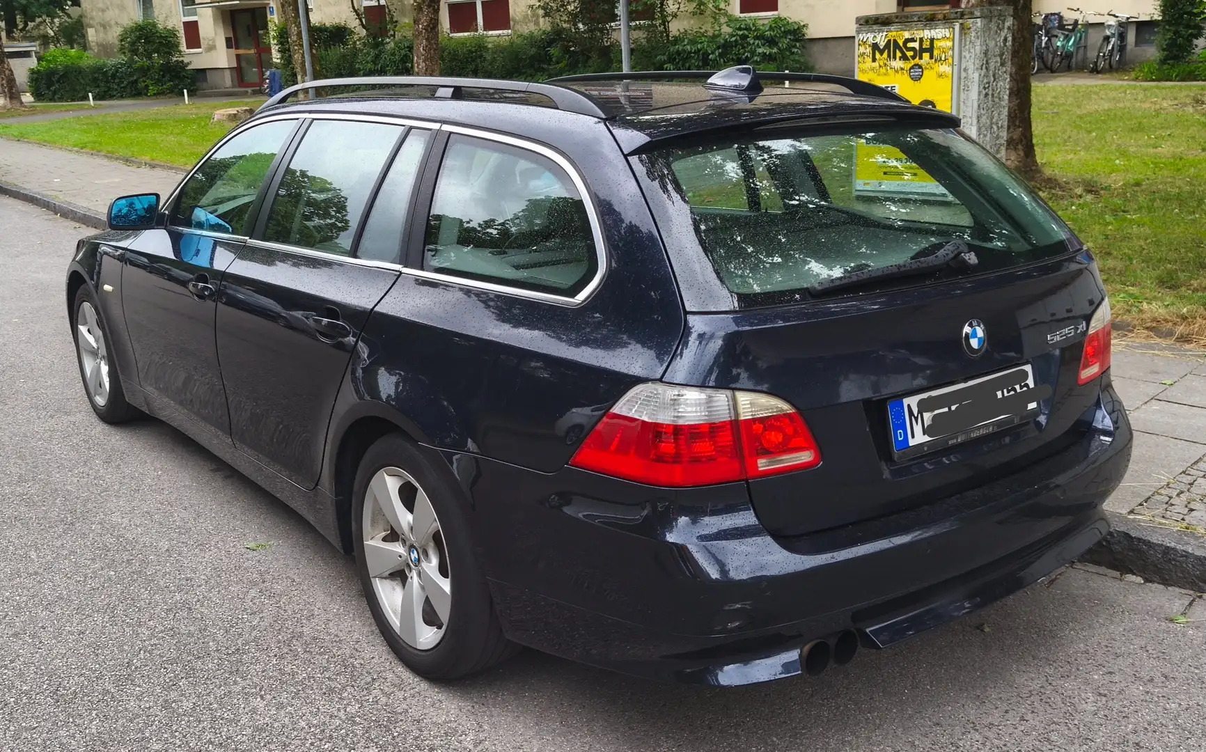 BMW 525 525xi Touring Синий - 2