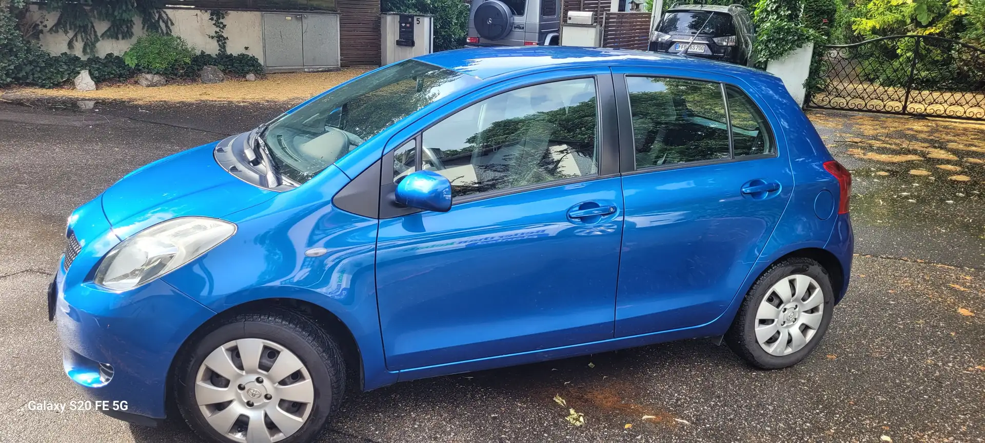 Toyota Yaris Yaris 1.3 VVT-i Executive Blau - 2