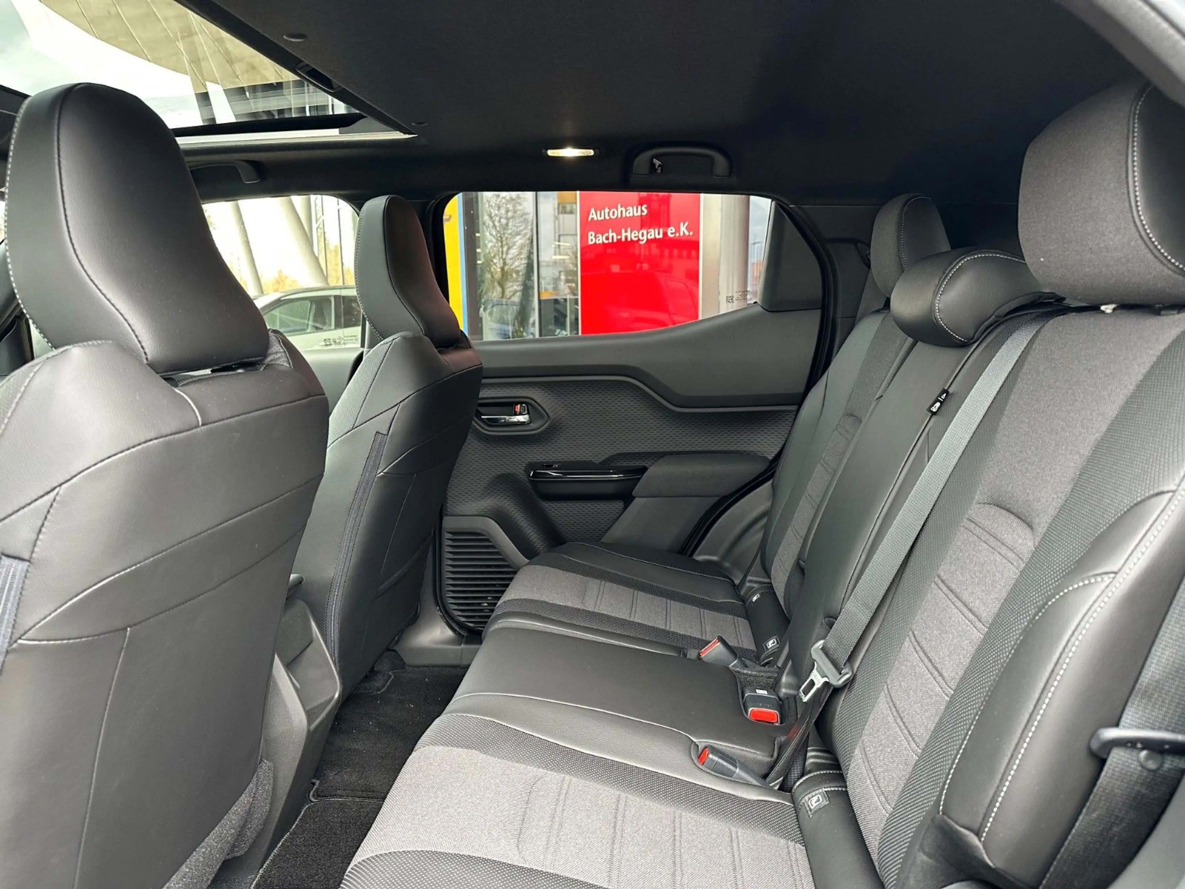 Toyota Urban Cruiser BEV 4x2 Lounge 128kW ACC + LED + PANORAMA + 360° — photo 15