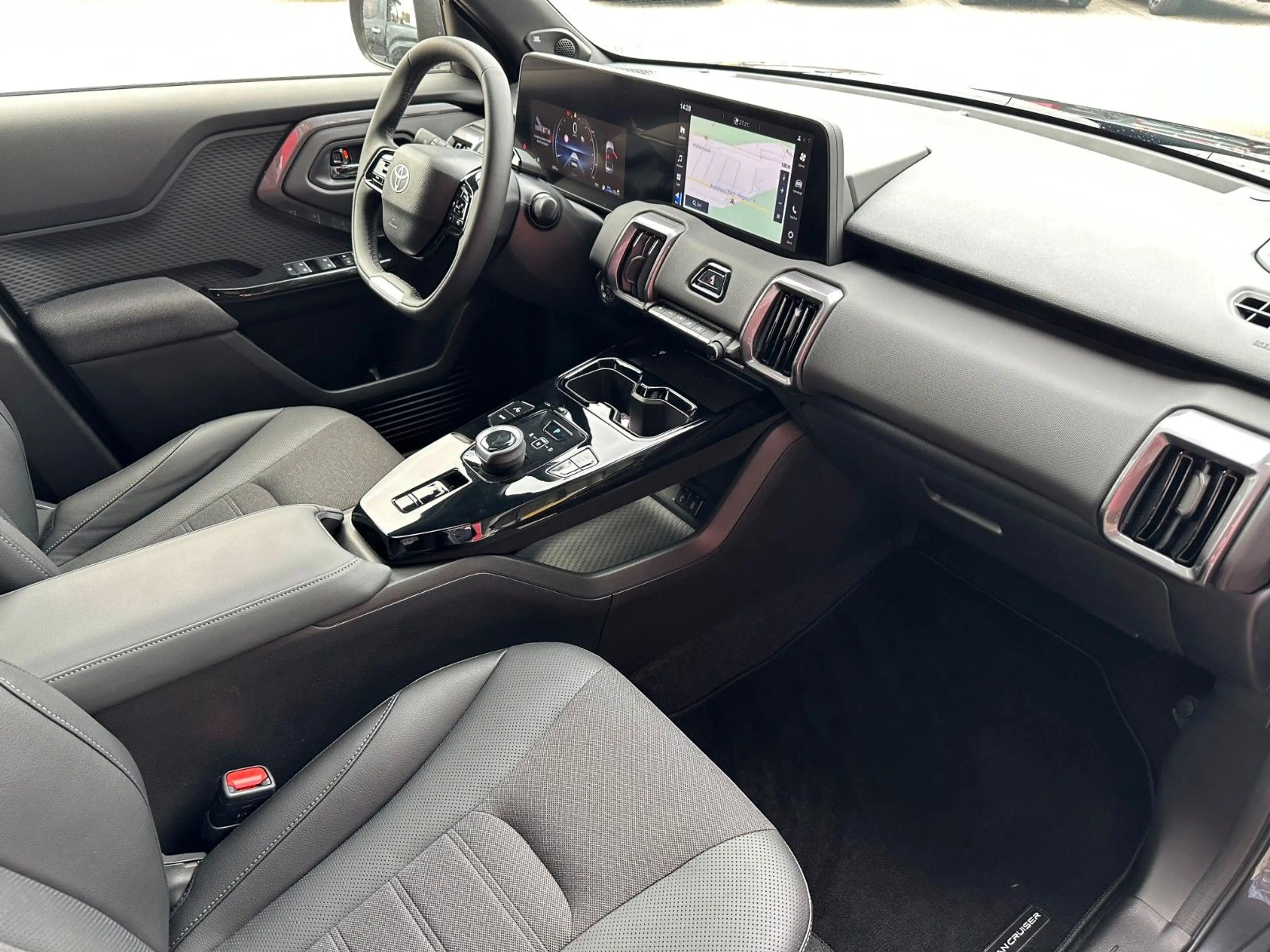 Toyota Urban Cruiser BEV 4x2 Lounge 128kW ACC + LED + PANORAMA + 360° — photo 12