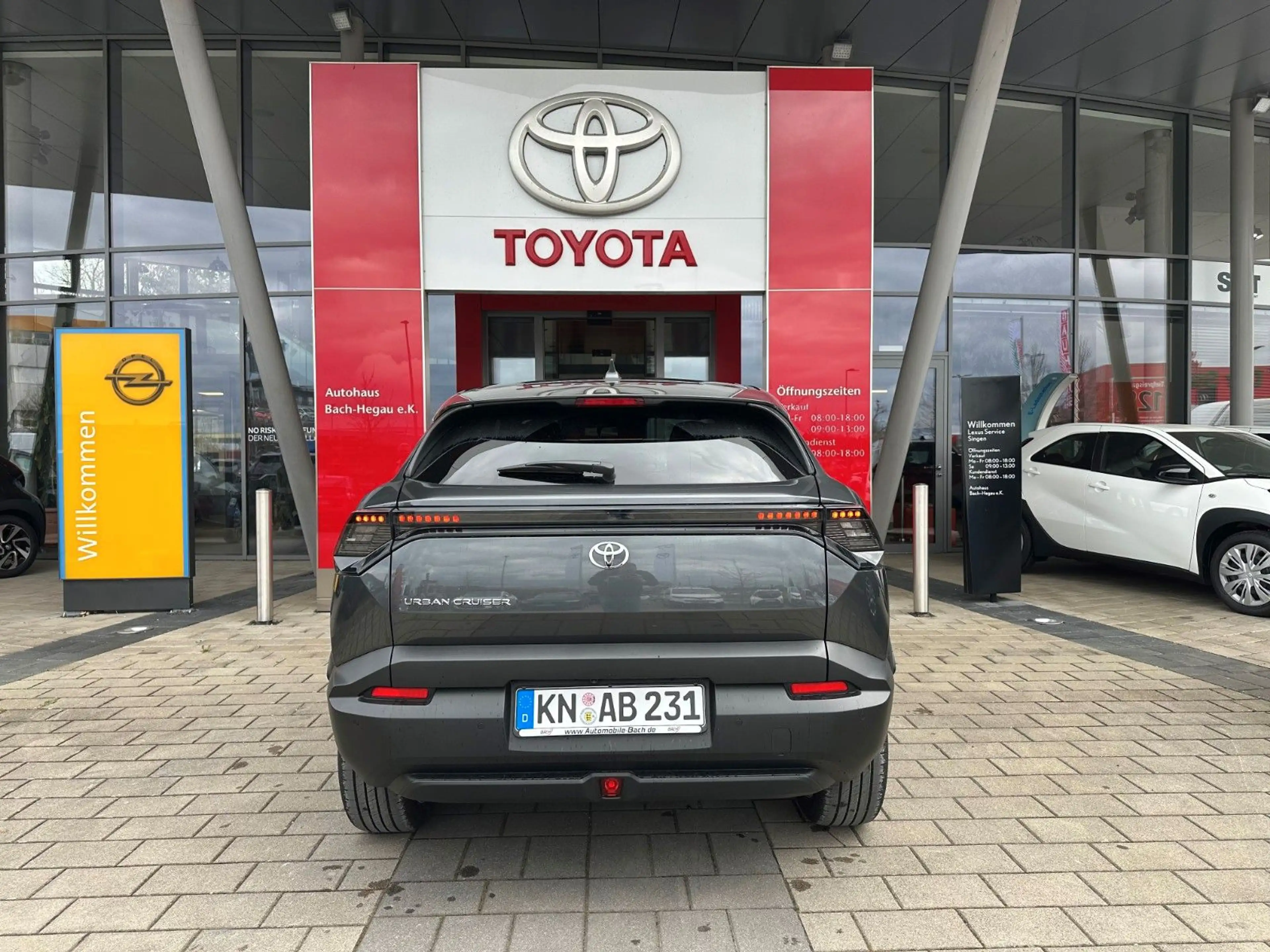 Toyota Urban Cruiser BEV 4x2 Lounge 128kW ACC + LED + PANORAMA + 360° — photo 6