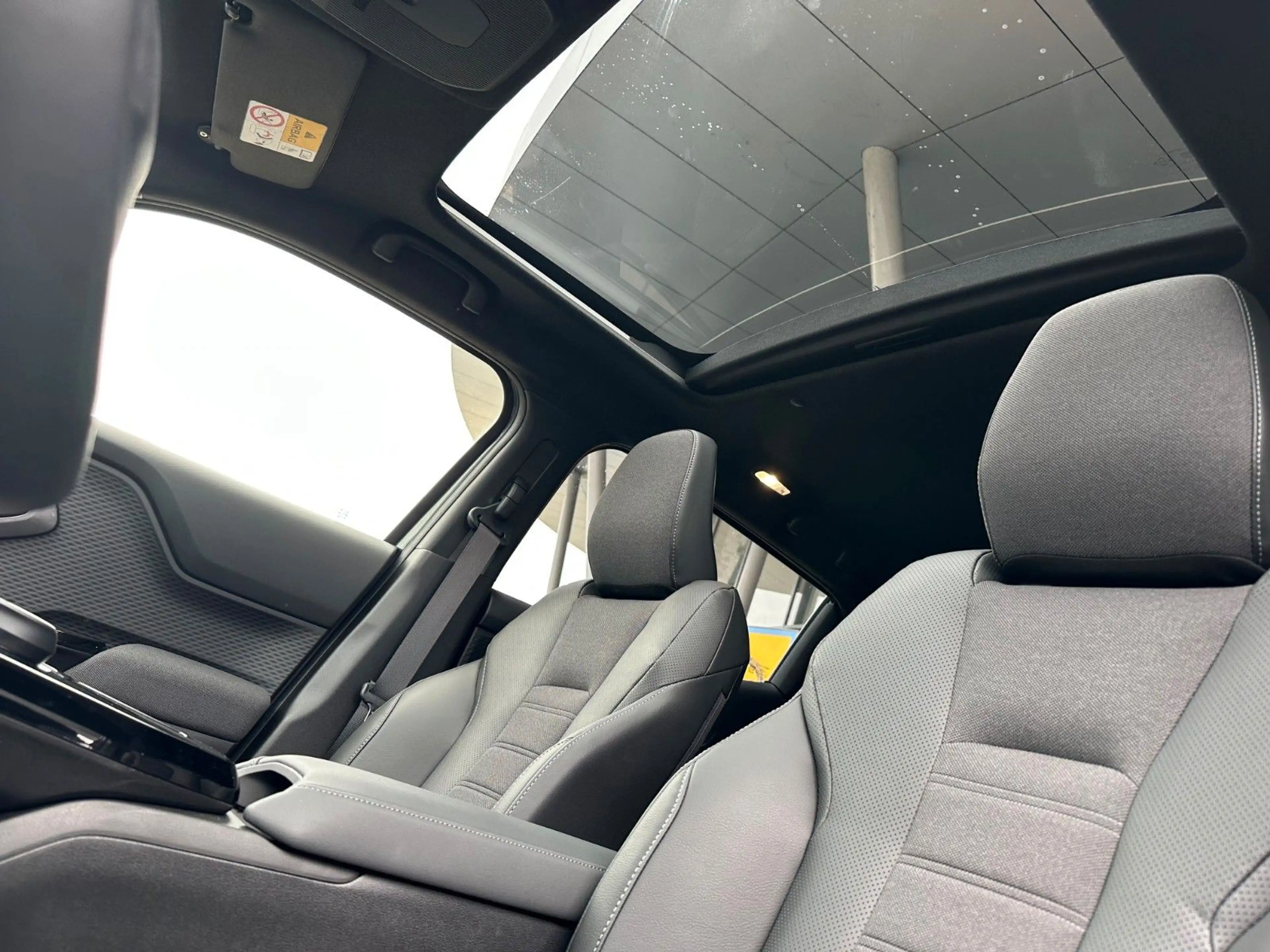 Toyota Urban Cruiser BEV 4x2 Lounge 128kW ACC + LED + PANORAMA + 360° — photo 14