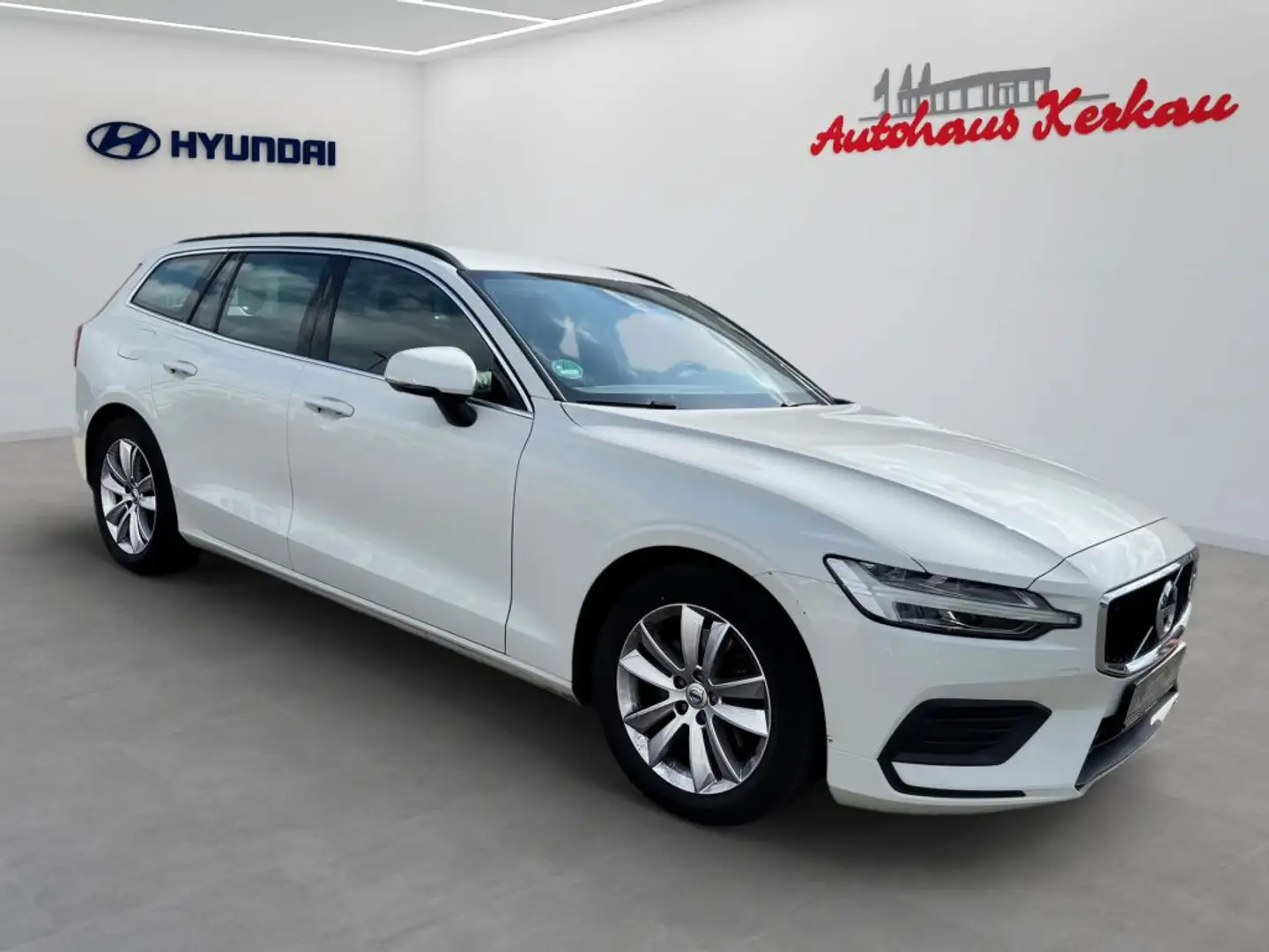 Volvo V60 Geartronic Momentum Pro+AHK+8fach bereift - 2