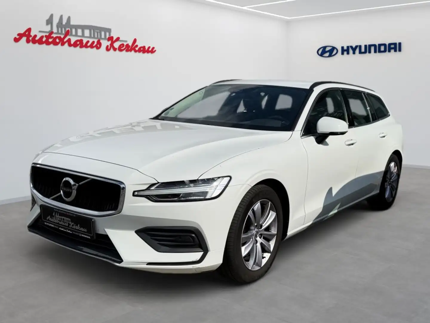 Volvo V60 Geartronic Momentum Pro+AHK+8fach bereift - 1