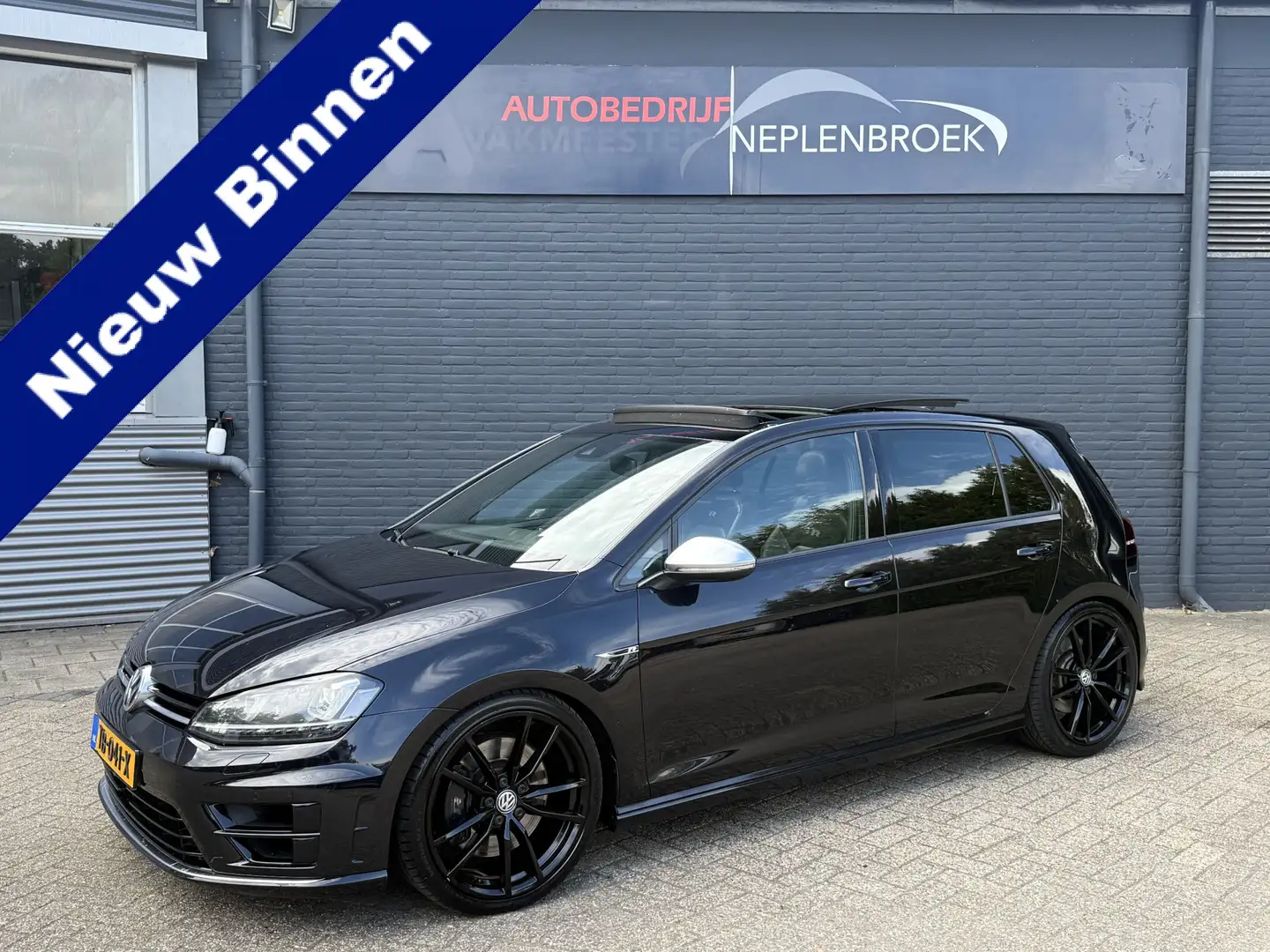 Volkswagen Golf 2.0 TSI R 4Motion Bj 2016 301pk Schuifdak,Leer,Nav Zwart - 1