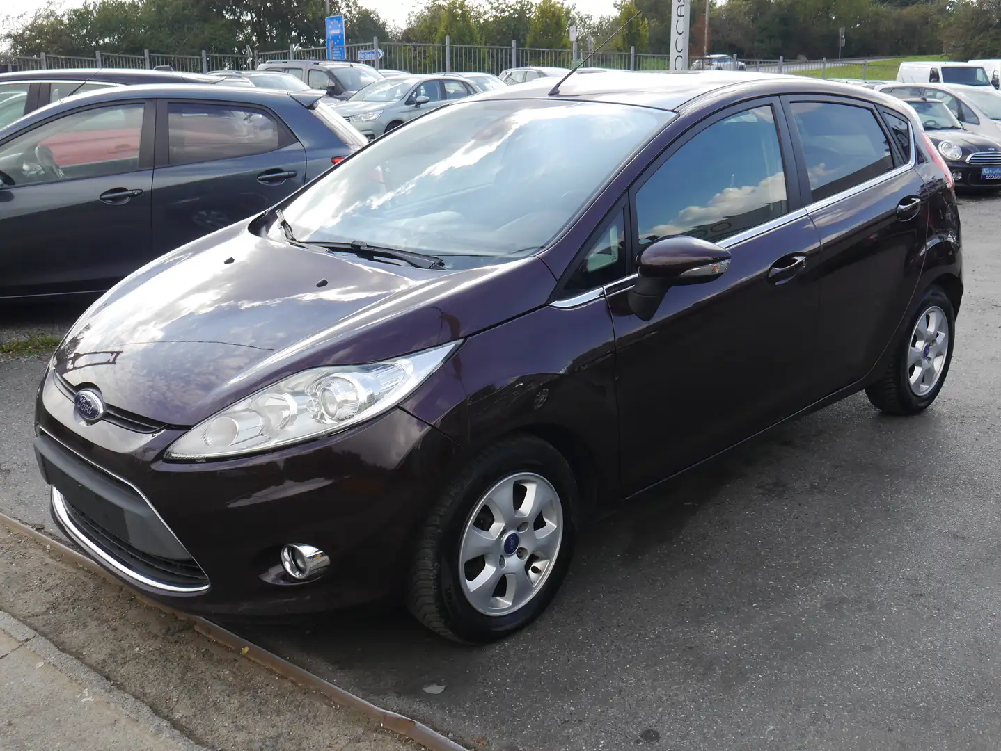 Ford Fiesta Fiesta 1.6 TDCi *CLIM* Rojo - 2