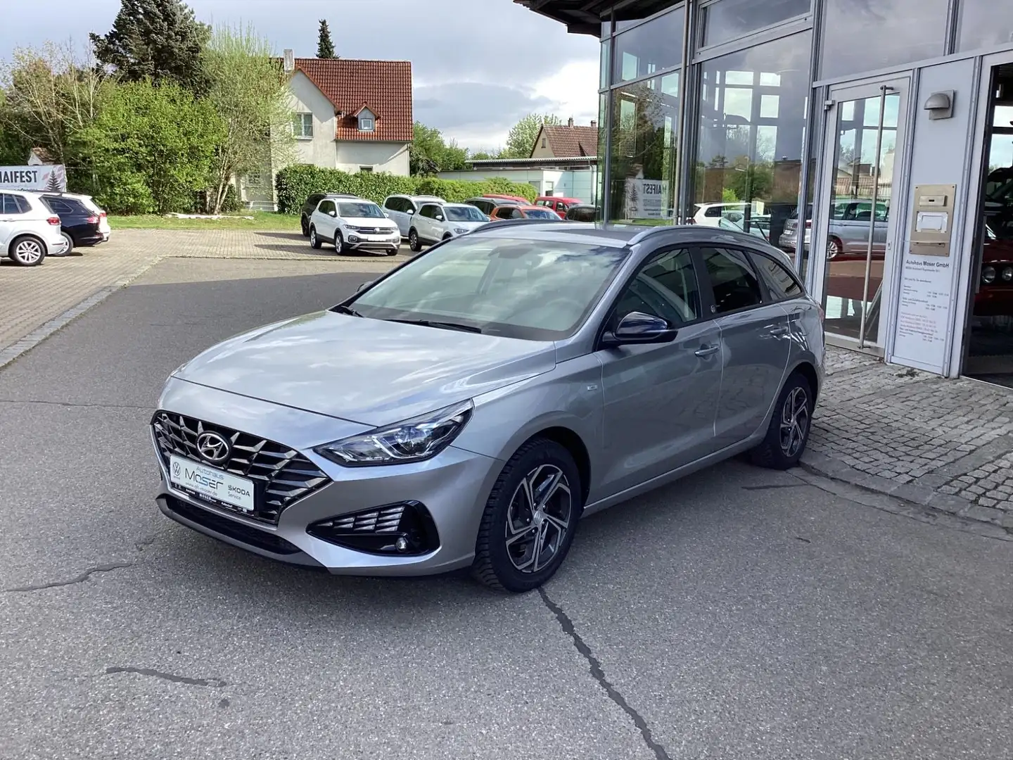 Hyundai i30 cw Edition 30 Mild-Hybrid DSG/MULTIMEDIA/MFL Plateado - 1