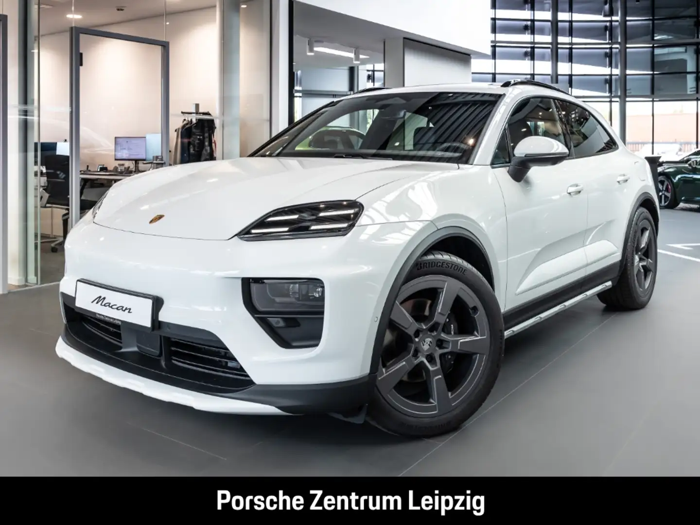 Porsche Macan OffroadDesign PASM ACC Bose 360Grad 21Zoll Weiß - 1