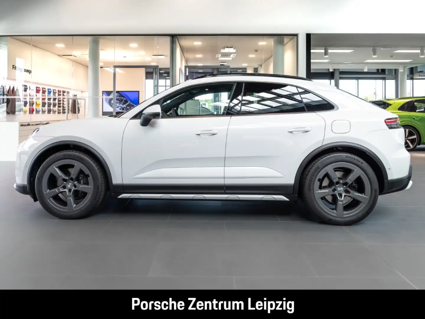 Porsche Macan OffroadDesign PASM ACC Bose 360Grad 21Zoll Weiß - 2