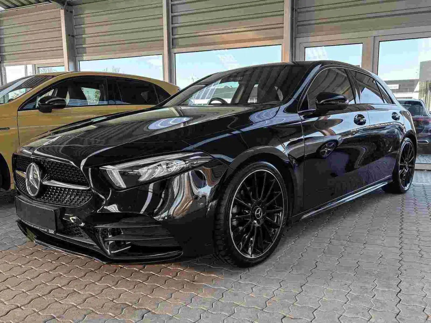 Mercedes-Benz A 180 Kompaktlimousine AMG Edition 2020 RüKam Schwarz - 1