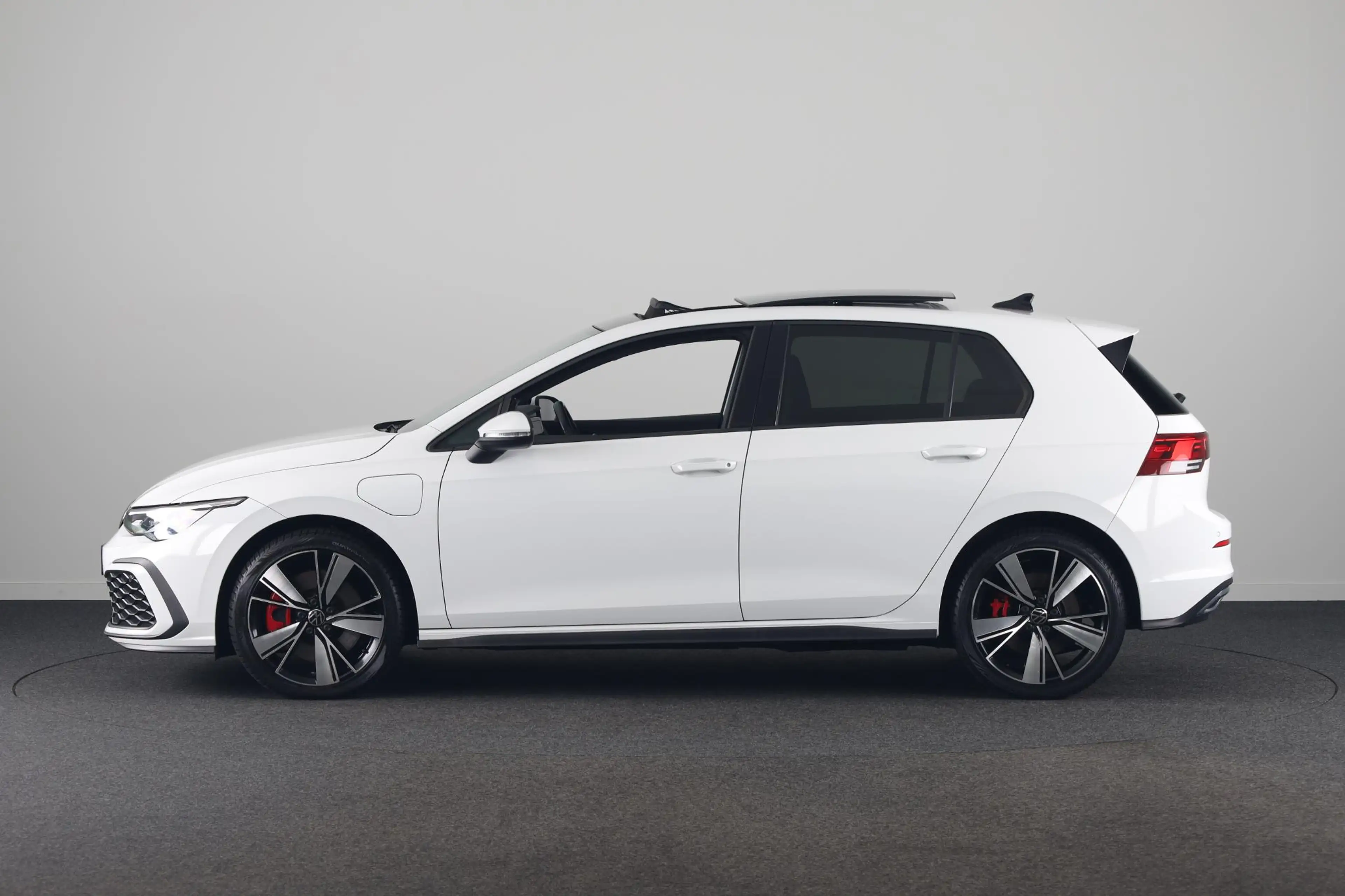 Volkswagen Golf GTE 1.4 eHybrid | SOH 97,7% | Panoramadak | Ambient li — photo 9
